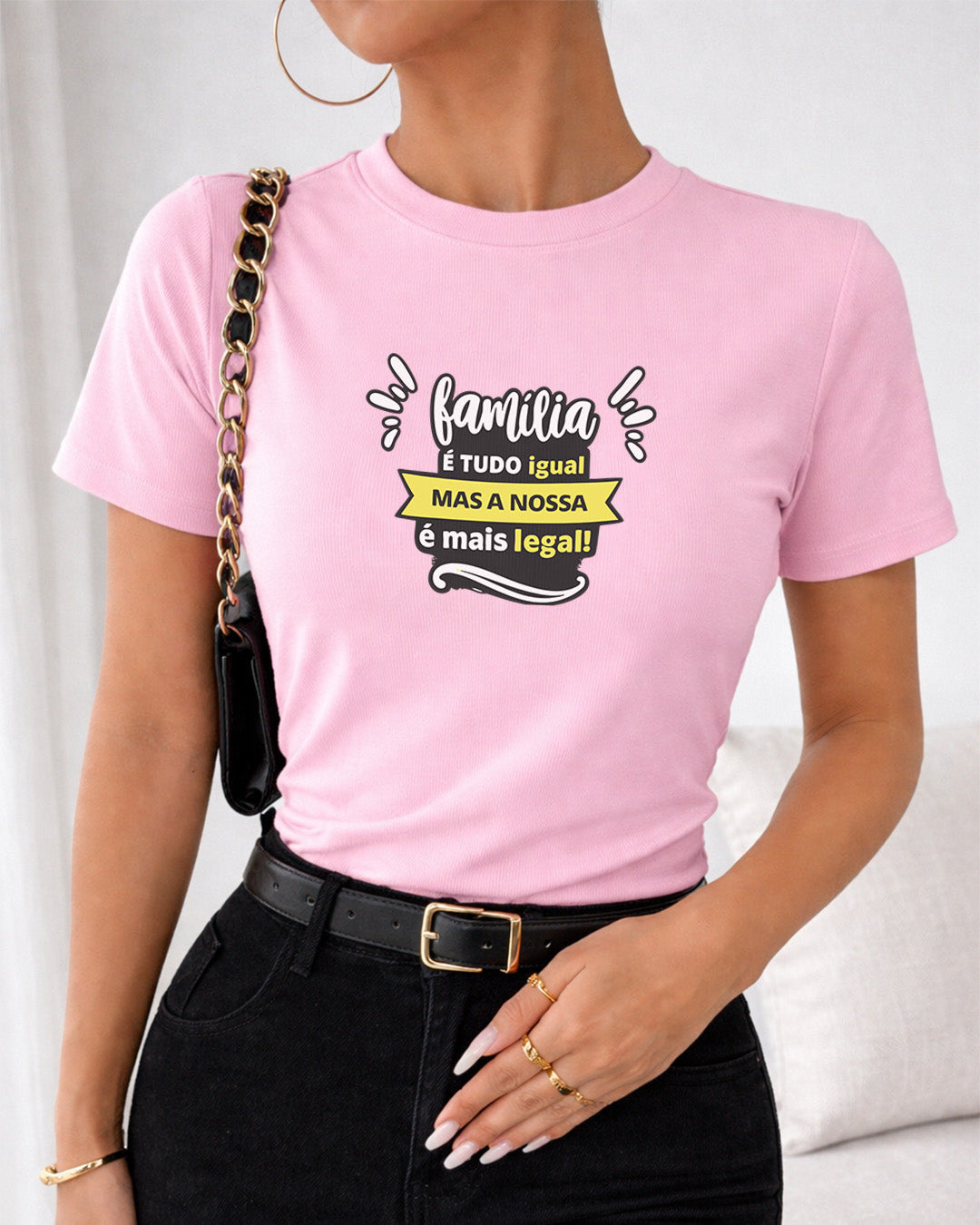 Camiseta 100% Algodão Feminina "Família Mais Legal" Dia Das Mães
