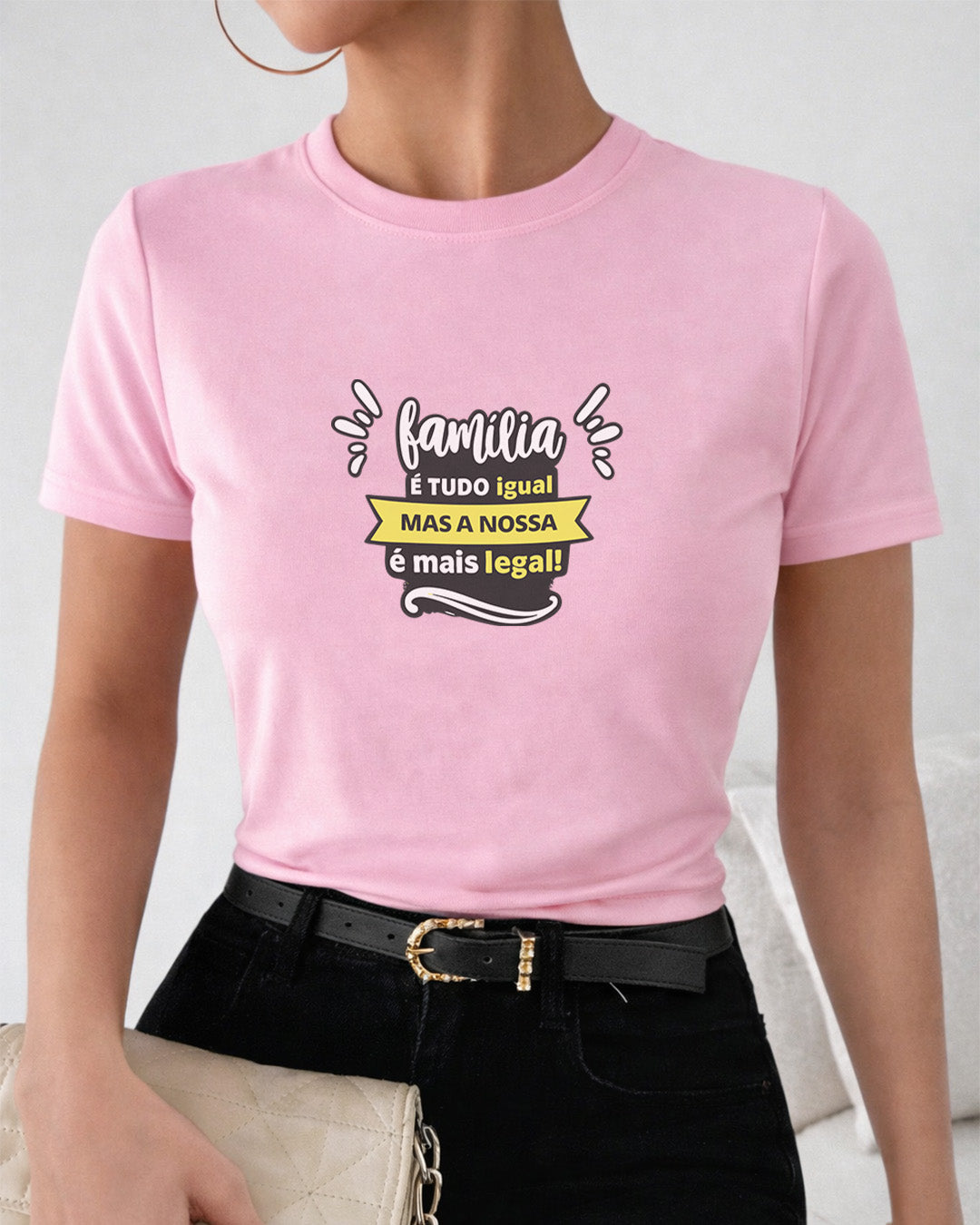 Camiseta 100% Algodão Feminina "Família Mais Legal" Dia Das Mães