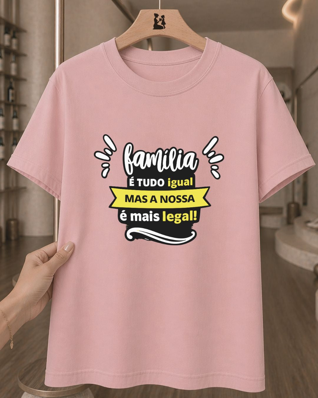 Camiseta 100% Algodão Feminina "Família Mais Legal" Dia Das Mães