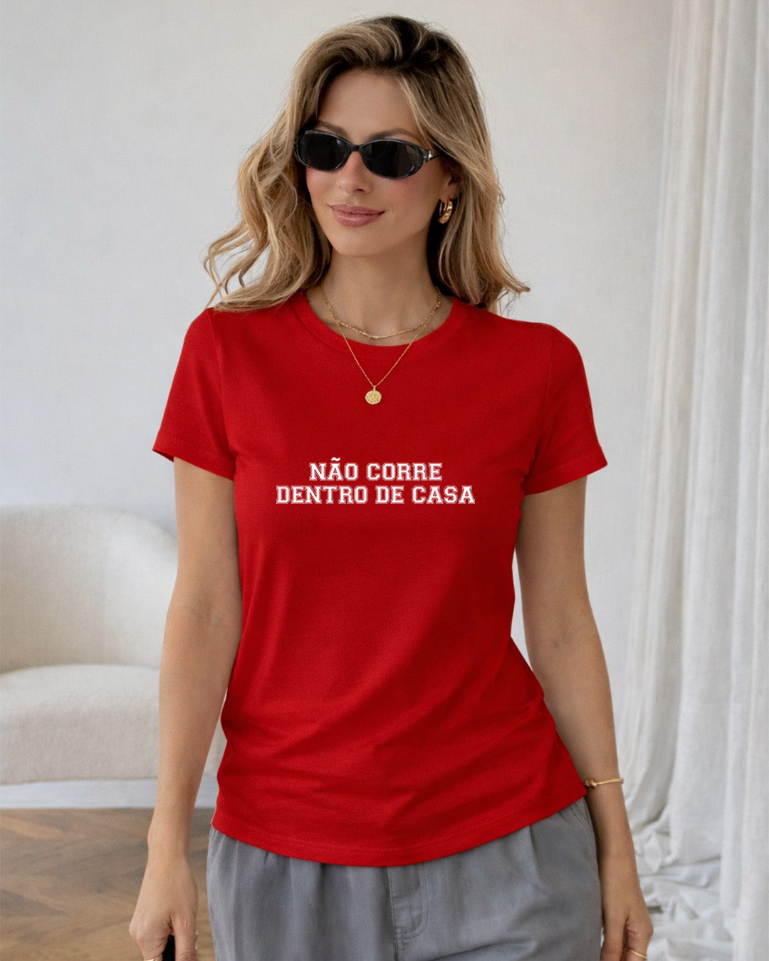 Camiseta Feminina 100% Algodão "Não Corre Dentro De Casa" Dia Das Mães