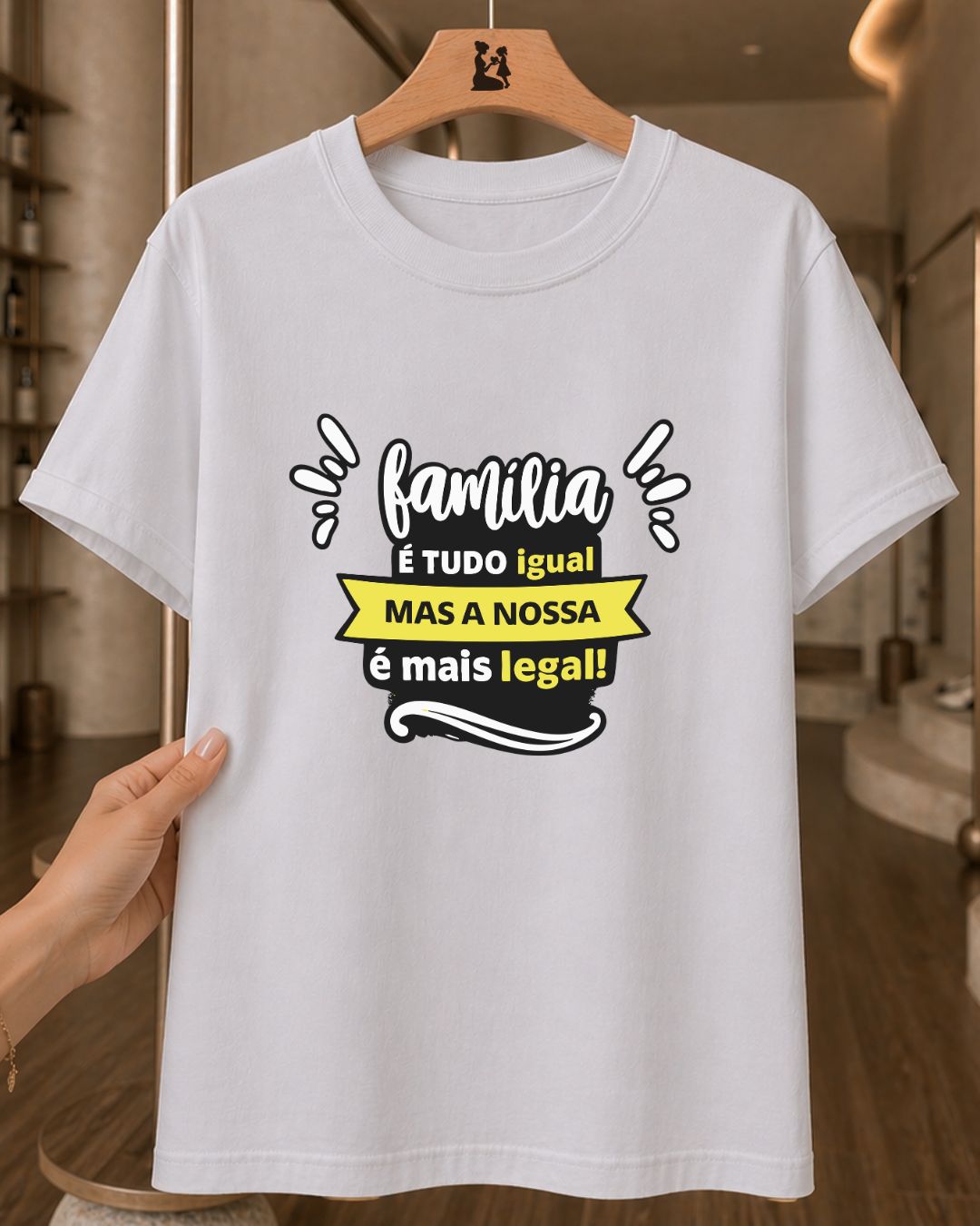 Camiseta 100% Algodão Feminina "Família Mais Legal" Dia Das Mães