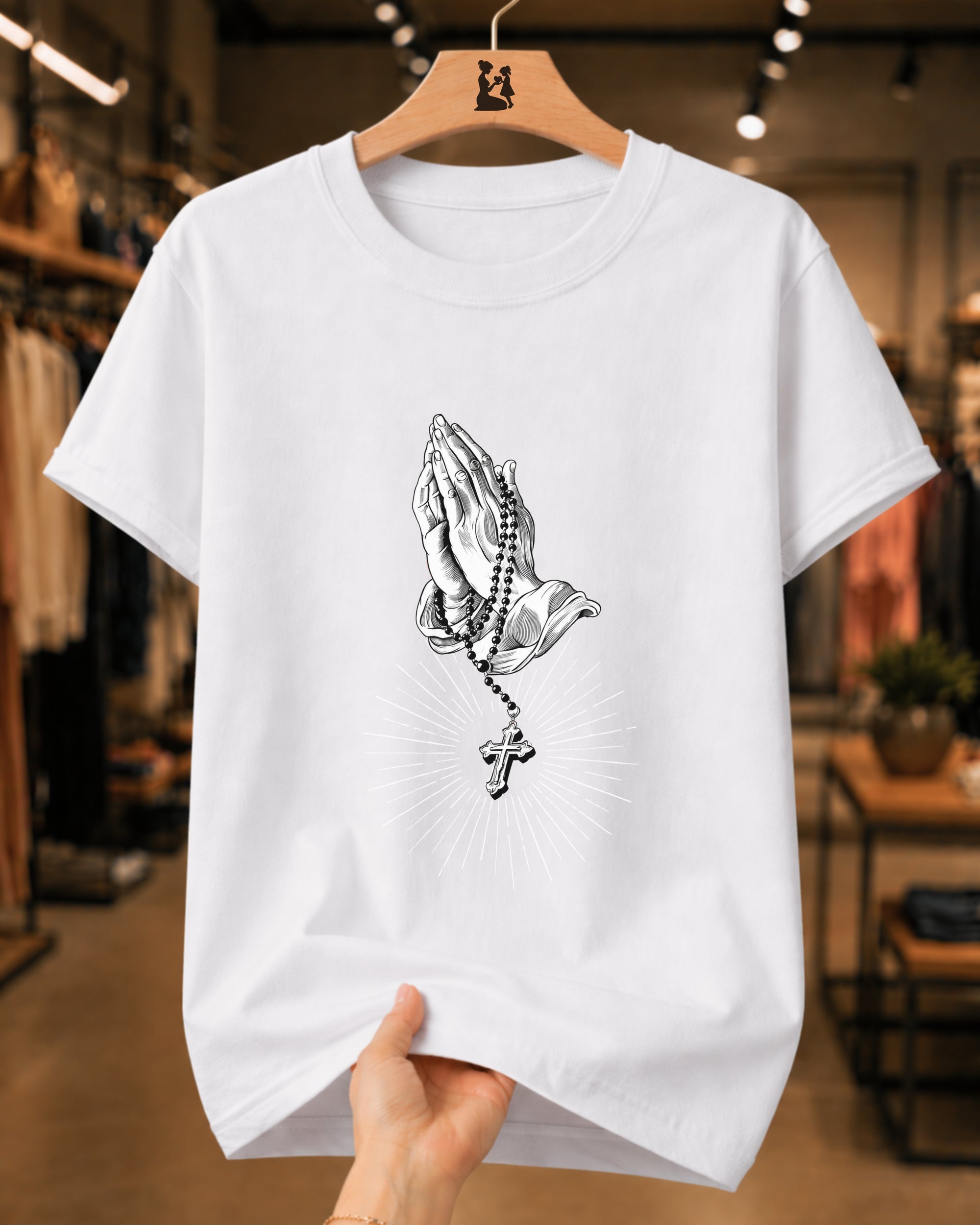 Camiseta Católica Mãos Em Oração Com Terço
