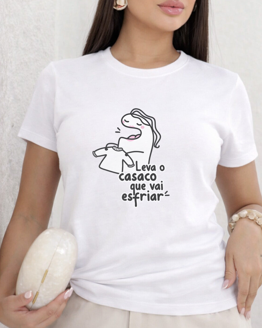 Camiseta 100% Algodão Feminina "Leve O Casaco" Dia Das Mães