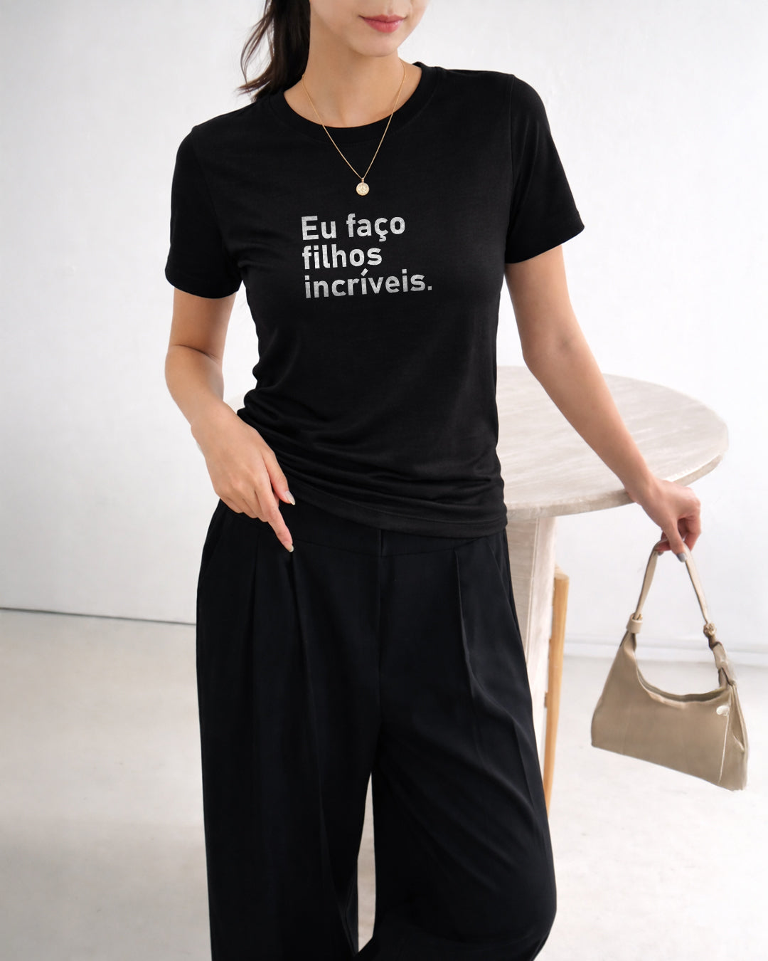 Camiseta Feminina 100% Algodão "Eu Faço Filhos Incríveis" Dia Das Mães